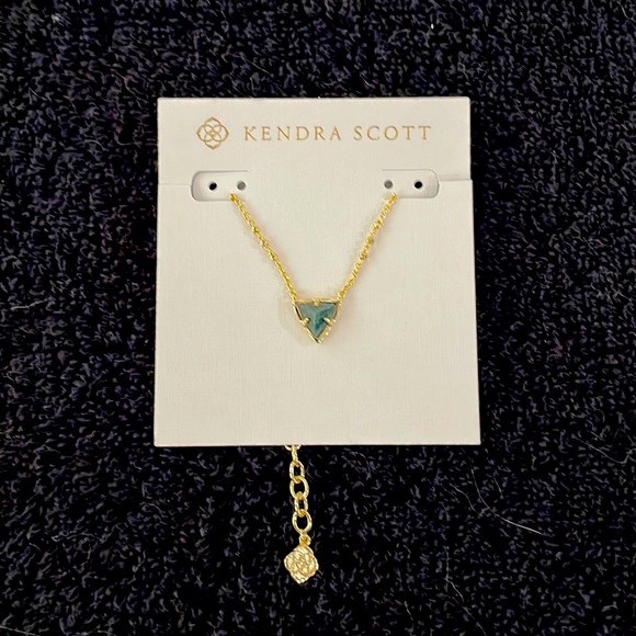 Kendra Scott Jewelry - PRICE DROP! Kendra Scott Perry short pendant necklace NWT - green stone.